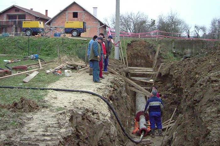Alati za bušenje zemlje pneumatske rakete